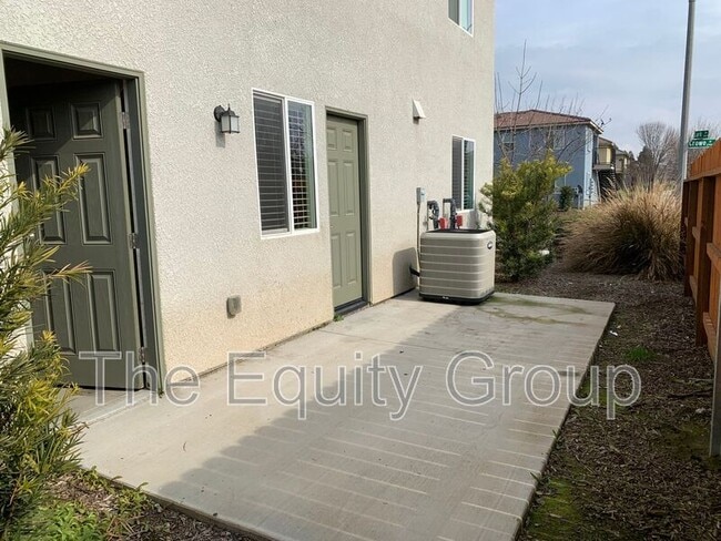 Building Photo - 2921 N Crowe St