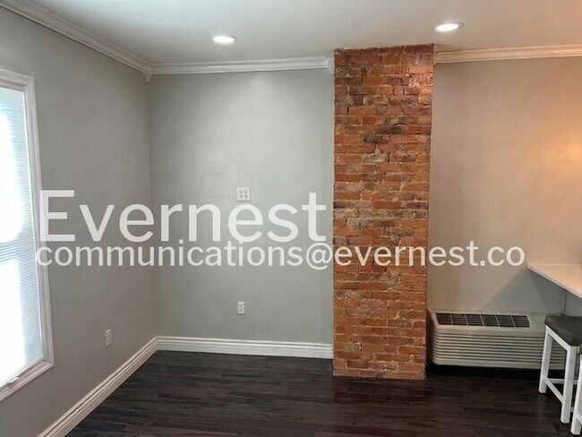 Building Photo - 112 Hanford St