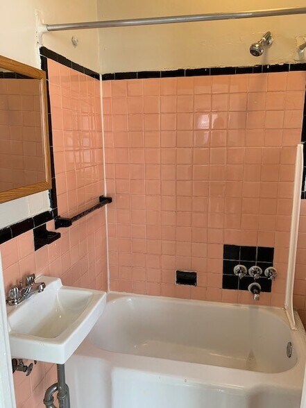 Building Photo - 4039 Spruce St