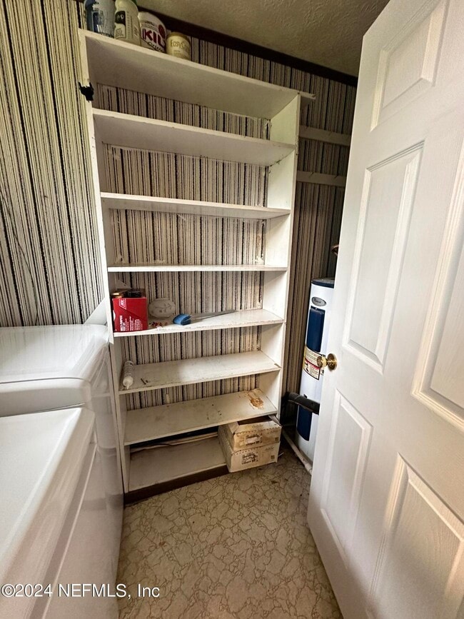 Building Photo - 555 Nightingale St