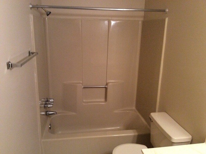 Building Photo - 4944 Tremont Dr NE