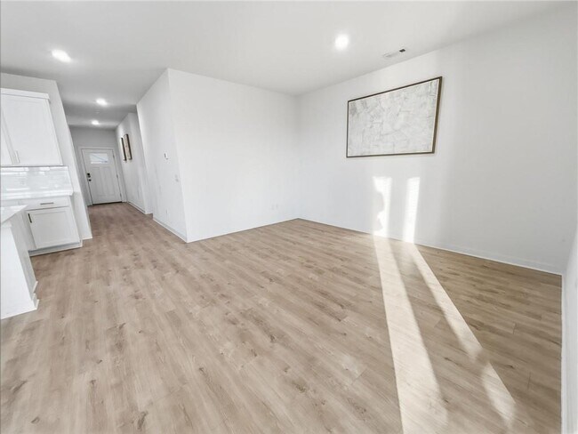 Building Photo - 4011 Aryana Ave