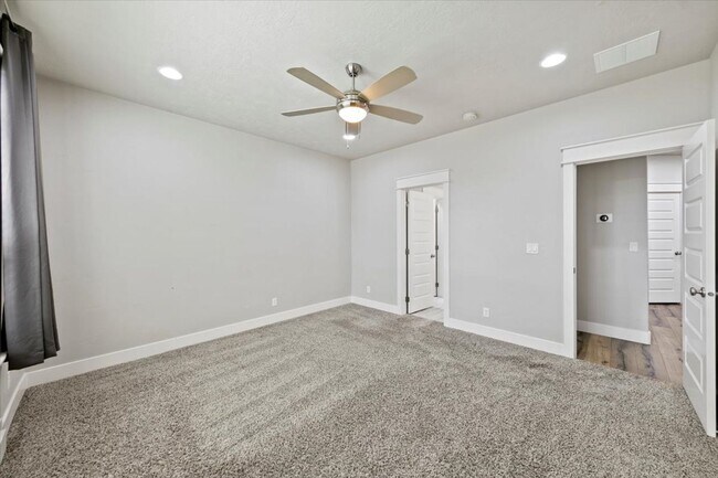 Building Photo - Stylish 4-Bed + Loft Just Minutes from The...