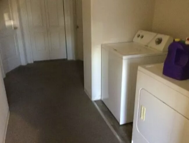 Building Photo - Studio Rental Near UNR