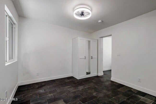 Building Photo - 912 E Roosevelt St