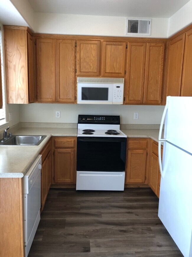 Building Photo - 1000 Prospect Ave