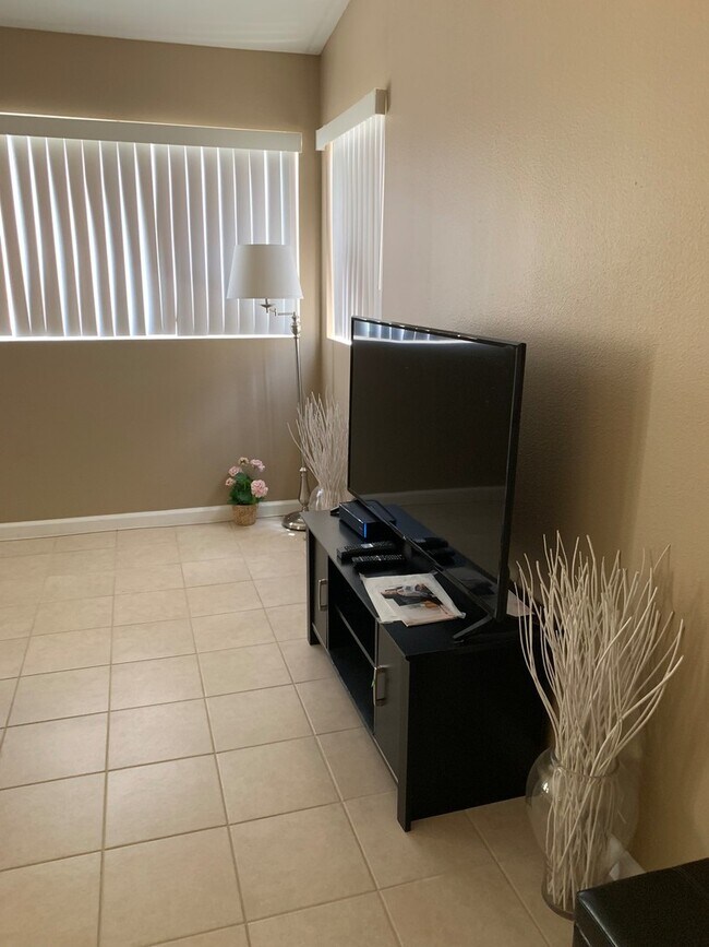 Building Photo - RENT READY!!! 3 BED 2 BATH IN NORTH LAS VEGAS!