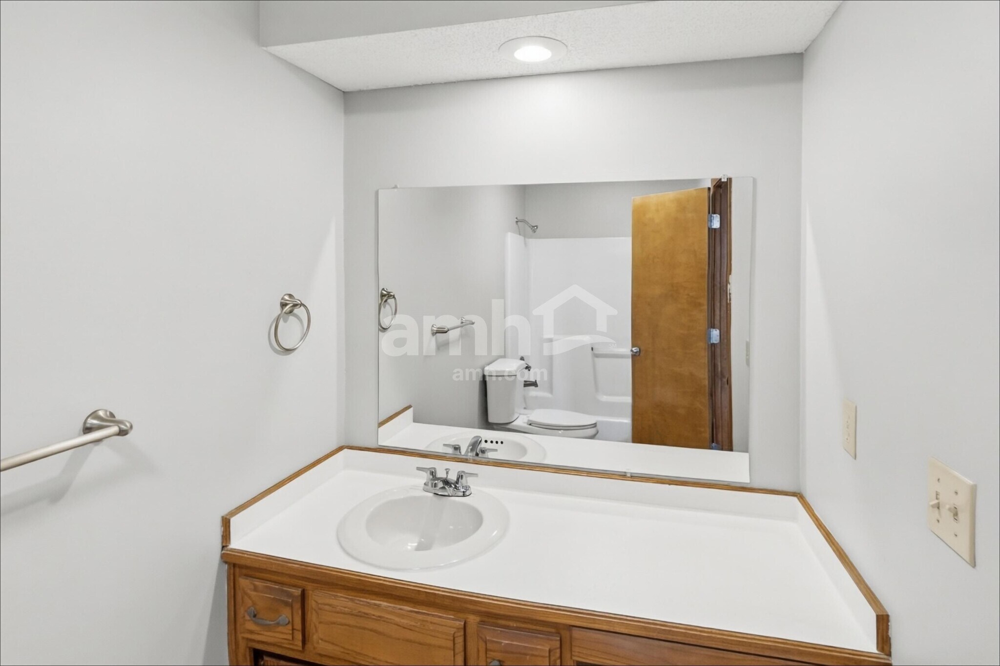 Building Photo - 409 SE Onyx Cir