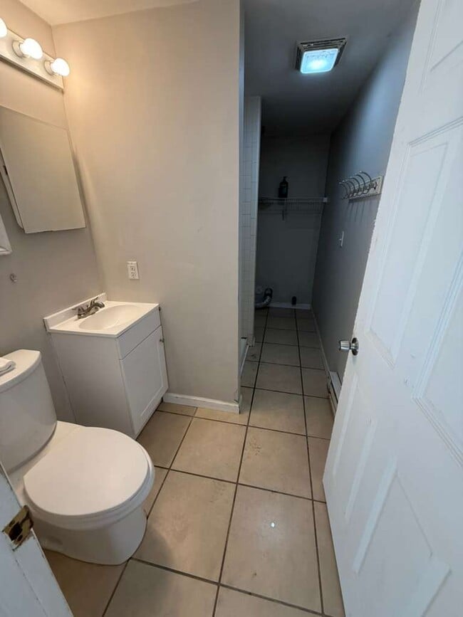 Building Photo - 2403 Fala St