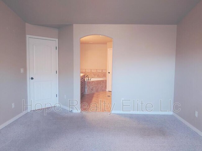 Building Photo - 1555 Promontory Bluff View