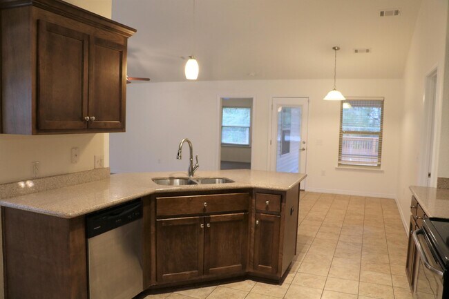 Building Photo - 8202 Pamplona St