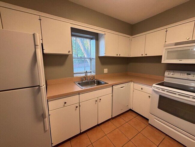 Building Photo - 5105 W 75th St