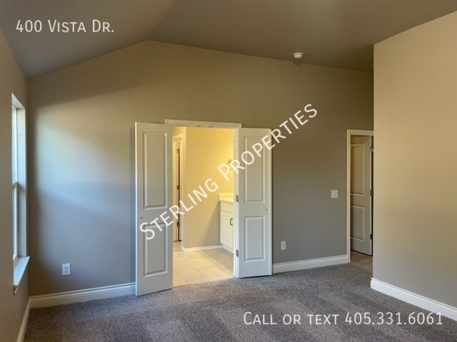 Building Photo - 400 Vista Dr