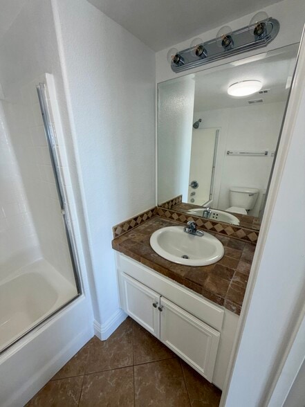 2nd Primary room sink - 4942 Haight Trl