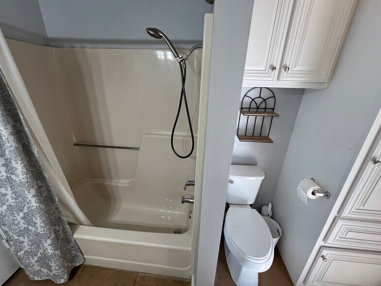 Building Photo - 110 Willow Branch Dr