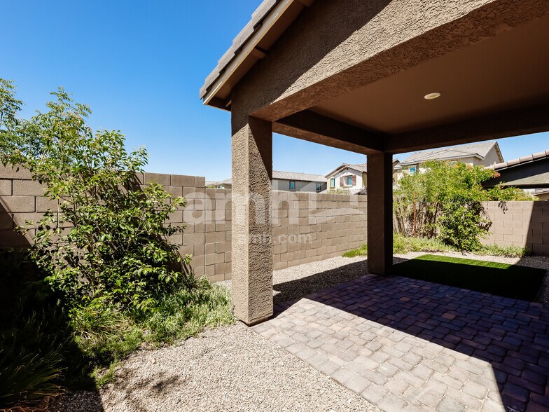 Building Photo - 10132 W Oleta Ave