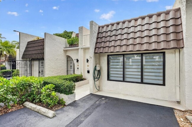 Building Photo - 8875 SW 62nd Terrace