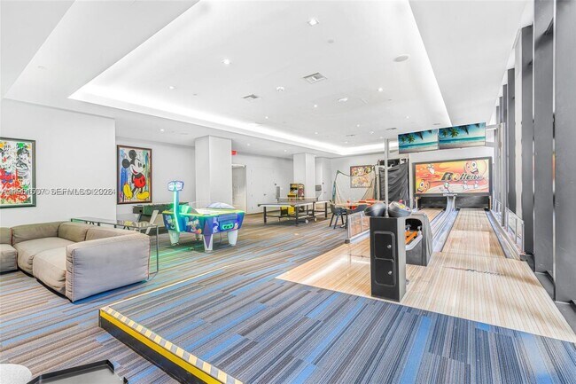 Building Photo - 1010 Brickell Ave