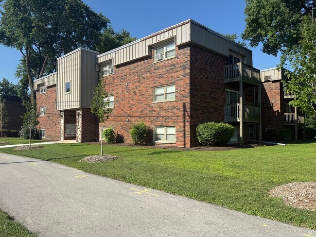 Primary Photo - 5720 East Ave