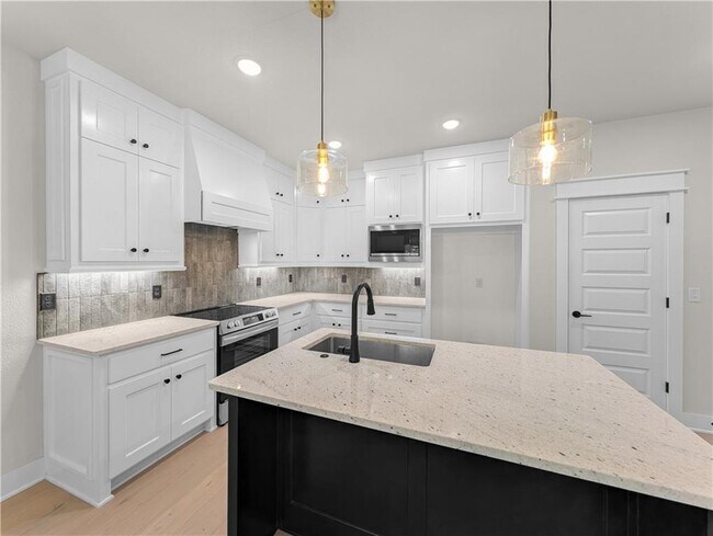 Primary Photo - 30 Benwick Ln