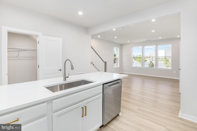 Building Photo - 44514 Wolfhound Sq