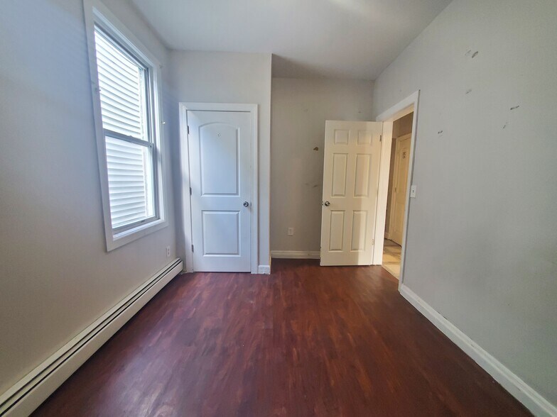 Building Photo - 221 Bayview Ave