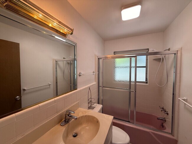 Building Photo - Amazing 2-bedroom, 2-bathroom home on a lake.