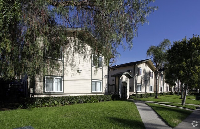 Primary Photo - Cobblestone Village