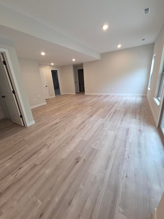 Building Photo - 3960 Clydesdale Dr