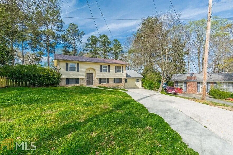 Building Photo - Room in House on Reba Rd