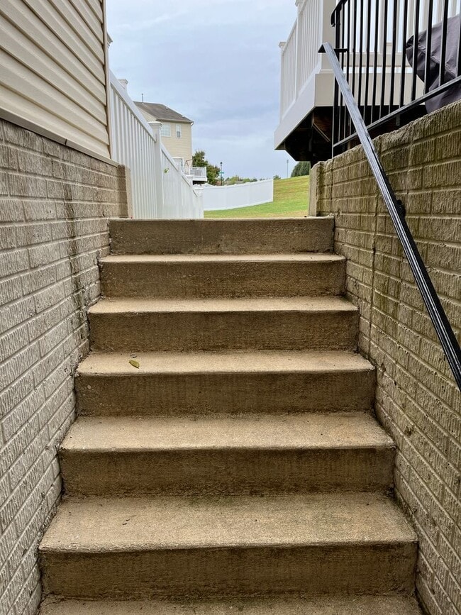 Building Photo - 3BR Townhome in Abingdon: Deck, Assigned Parking, Pool, Gym + W/D