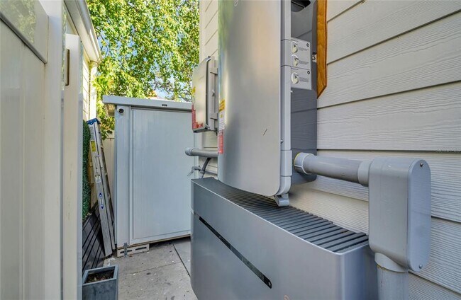 Building Photo - 747 2nd St N