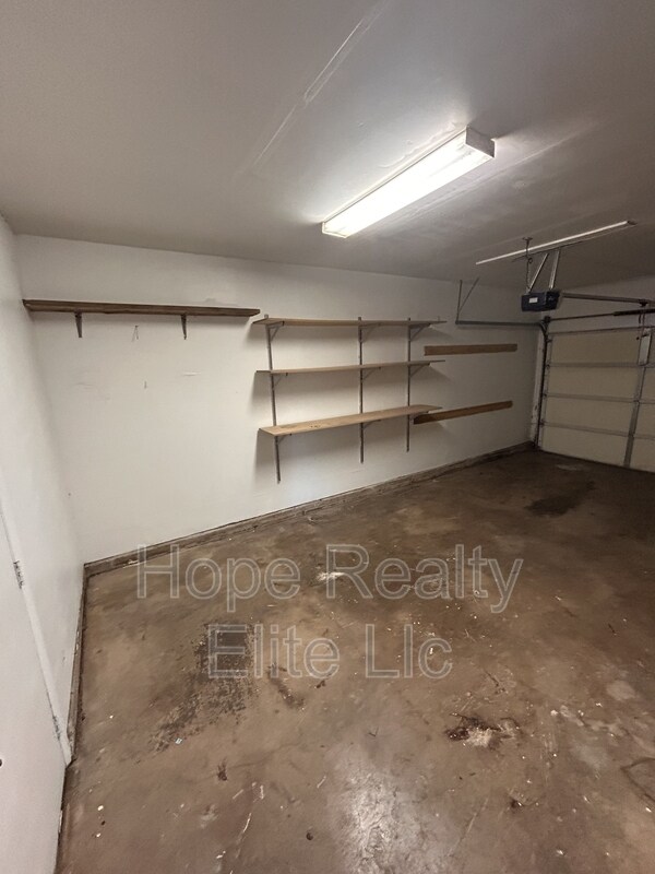 Building Photo - 1106 Querida Dr