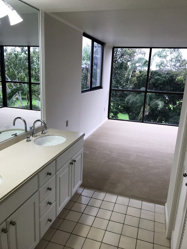 Building Photo - 6th Floor 2 Bedroom 2 Bath Newly remodeled...