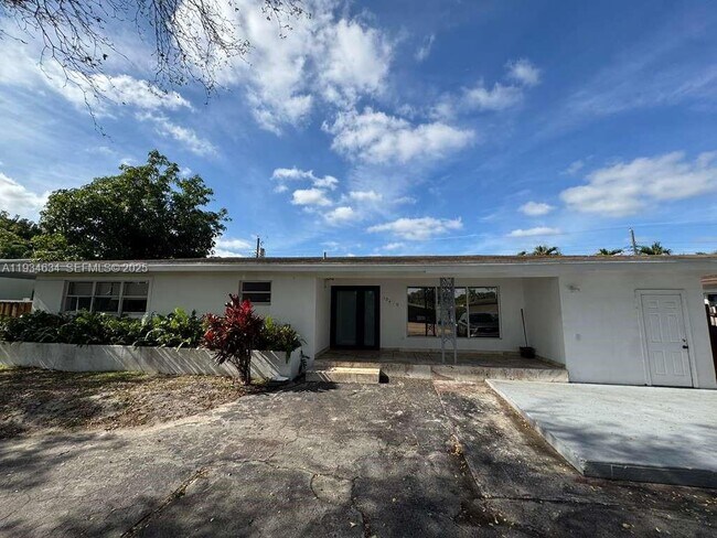 Building Photo - 19410 NE 19th Ave