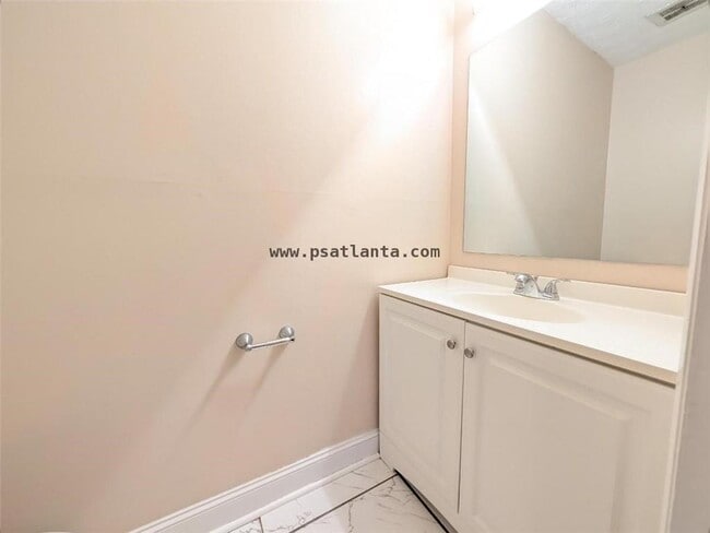 Building Photo - 525 Cedar Wood Ct SW