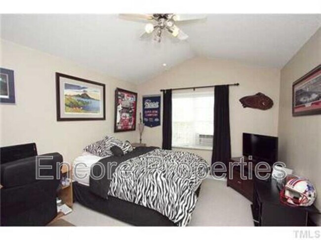 Building Photo - 3822 Charleston Park Dr