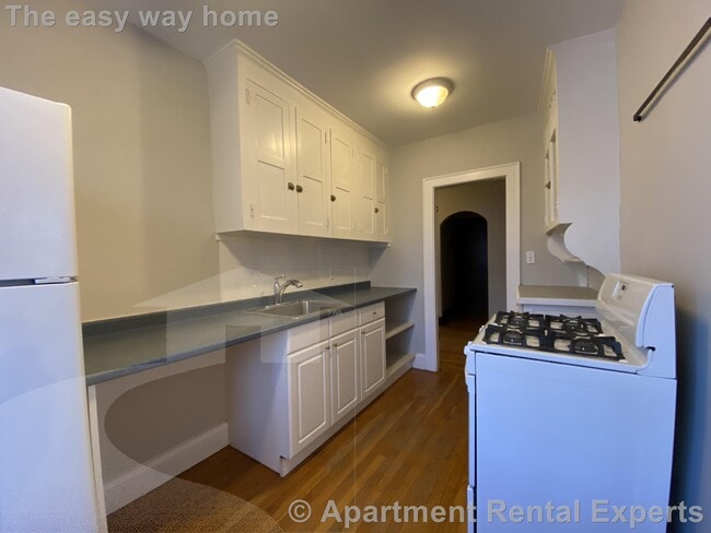 Building Photo - 119 College Ave