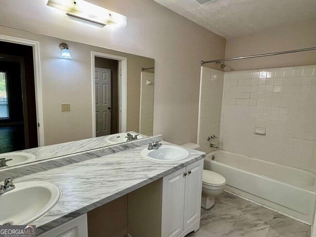 Building Photo - 3841 Woodridge Way