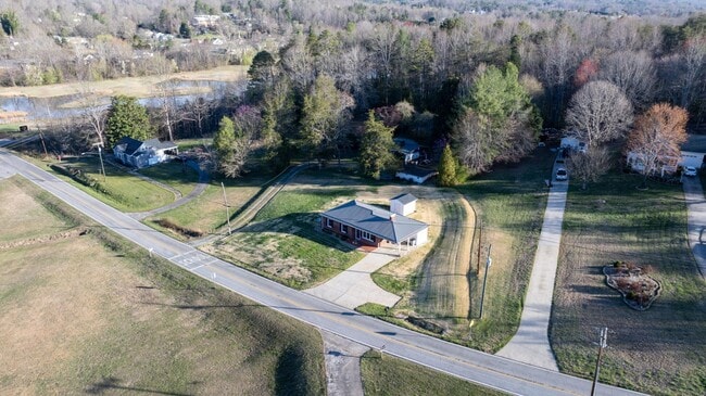 Building Photo - 313 Arrowood St SE