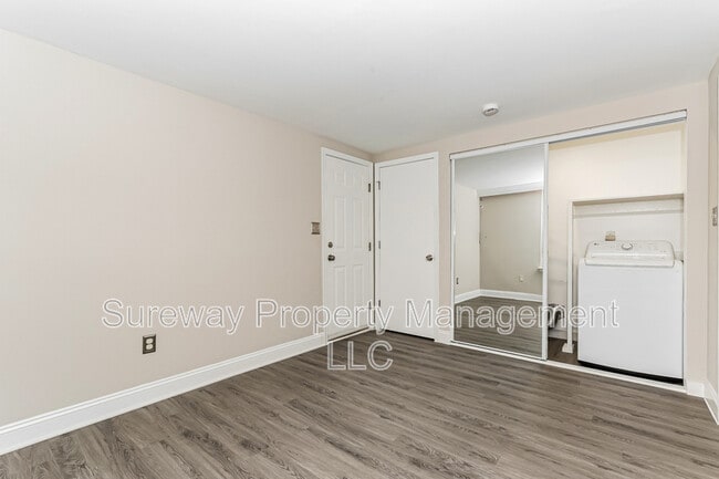 Building Photo - 811 Wesley Ave