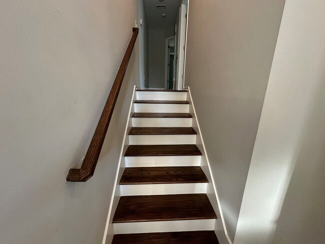 Building Photo - Modern 3 Bedroom, 2.5 Bath Townhouse in Columbia! Apply-your application fee will be credited to ...