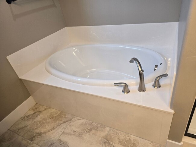 Building Photo - 3 bed 2 bath Brand-New Custom-Built- Home