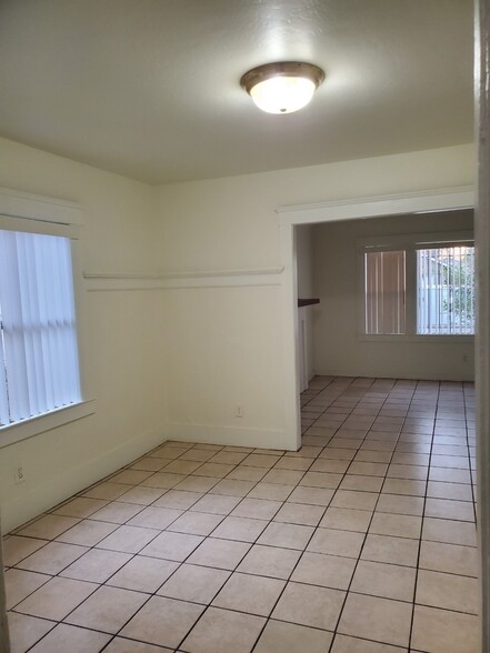 Building Photo - 409 Alturas Ave