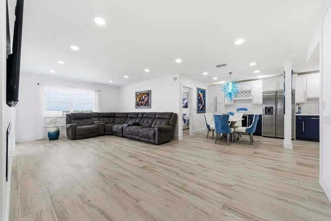 Building Photo - 3520 S Ocean Blvd