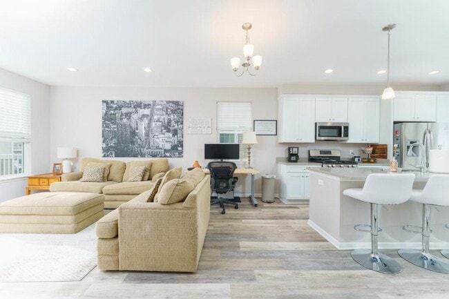 Building Photo - 645 Jenny Wy