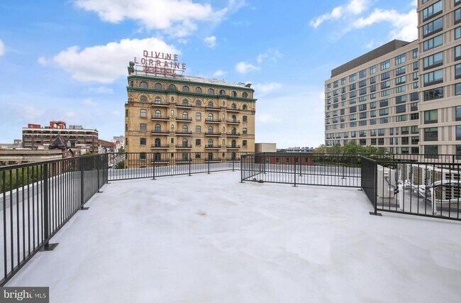 Building Photo - 689 N Broad St