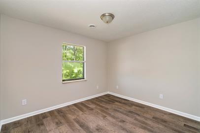 Building Photo - 103 Raintree Ln