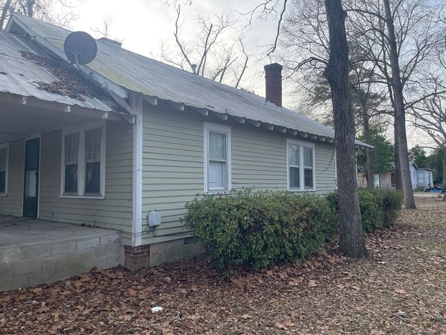 Building Photo - 2 Bed, 1 Bath House