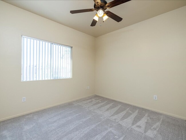 Building Photo - 4 Bedroom 2.5 Bathroom